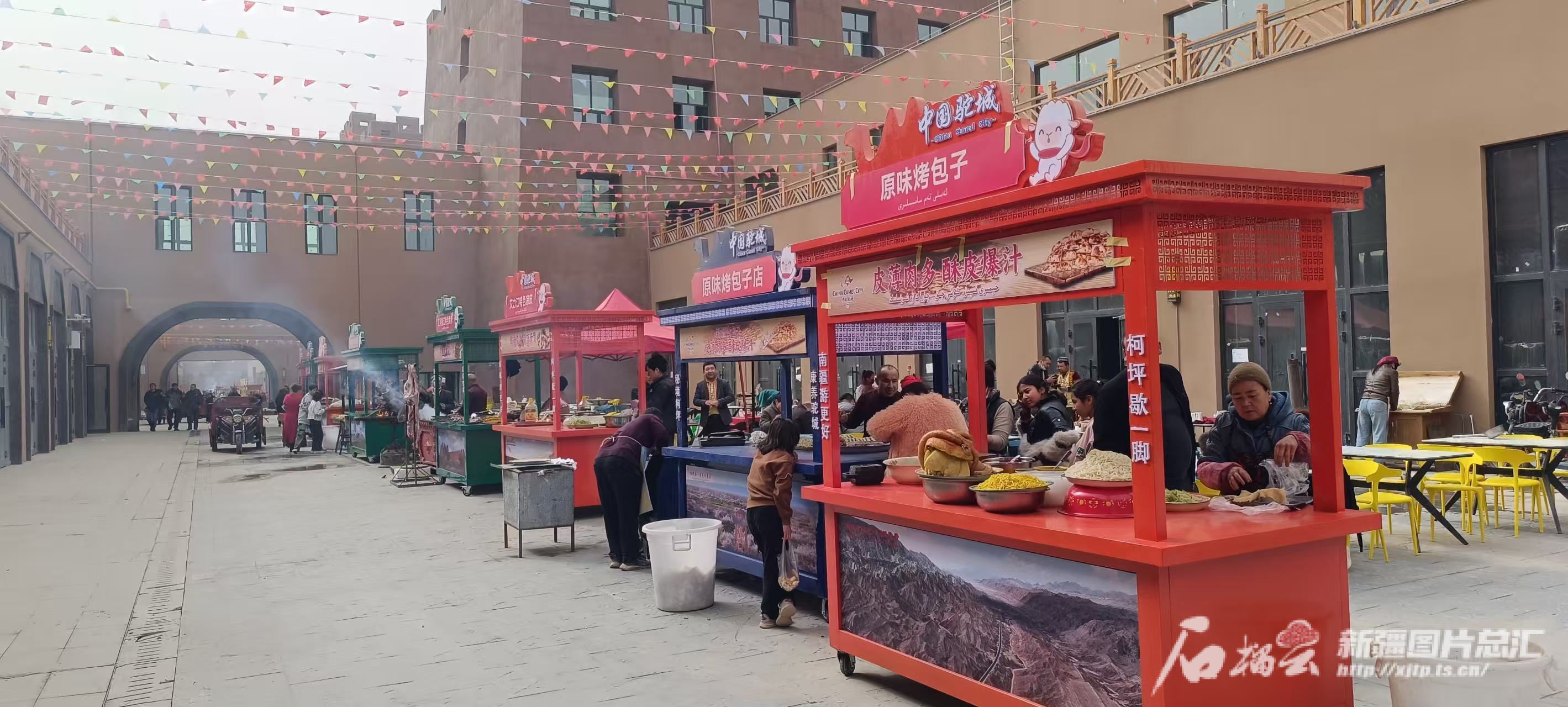 柯坪驼城风情街启幕 打造文旅消费新场景