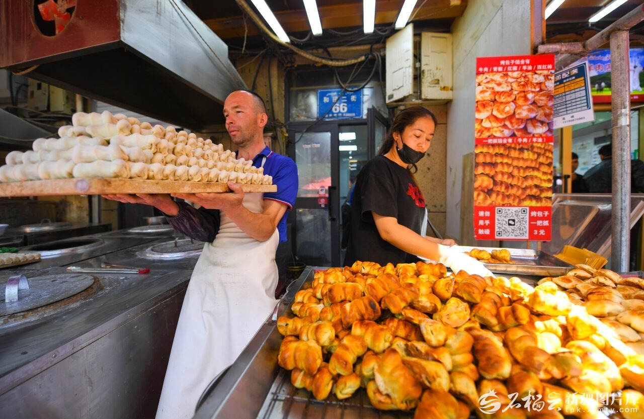 “新”上好物丨新疆烤包子:酥脆多汁!一出炉香味能飘三条街