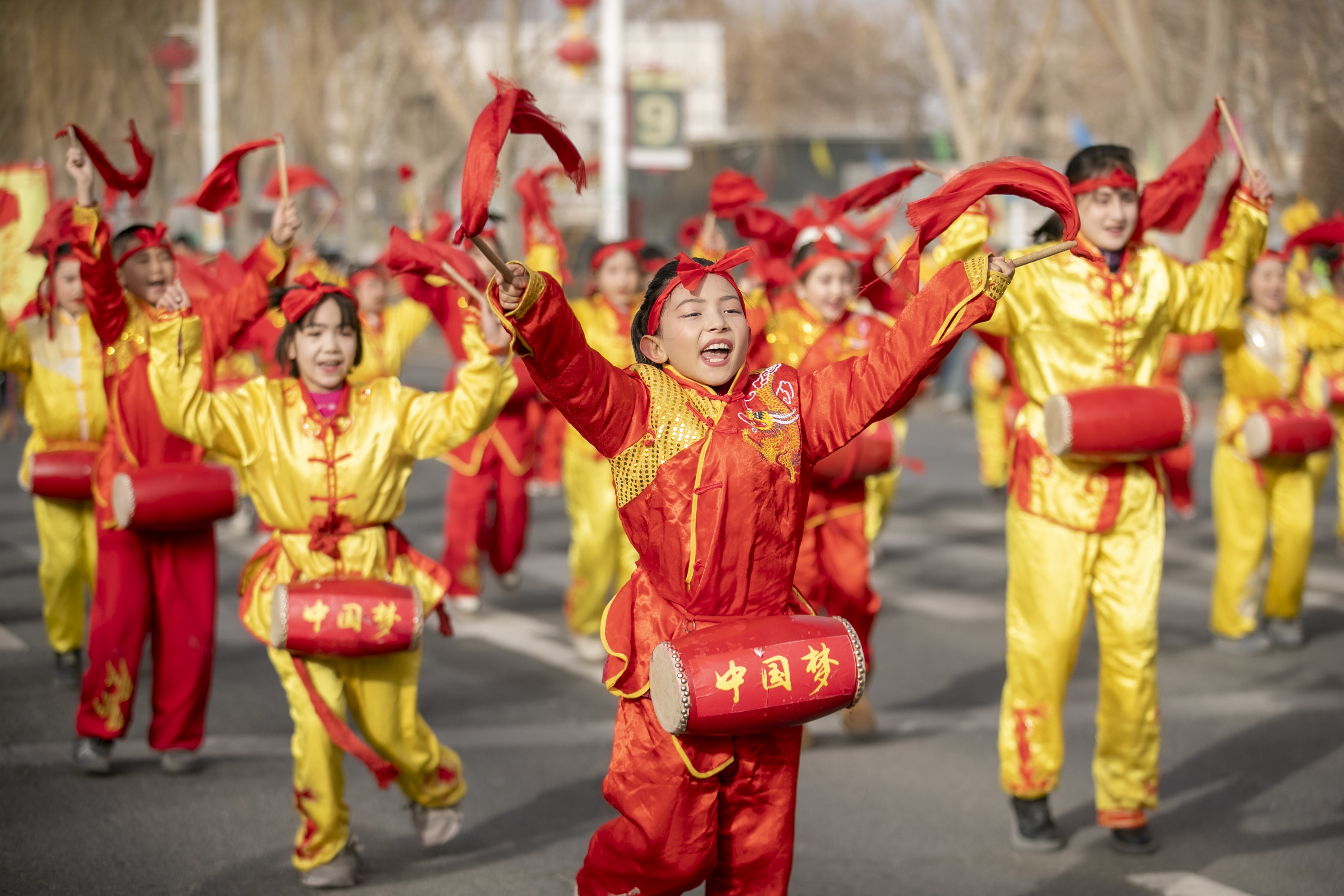 我们的节日·春节丨天山南北共享热气腾腾中国年